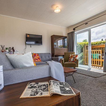 Central Riverside Retreat - Taupo Holiday Home Kültér fotó