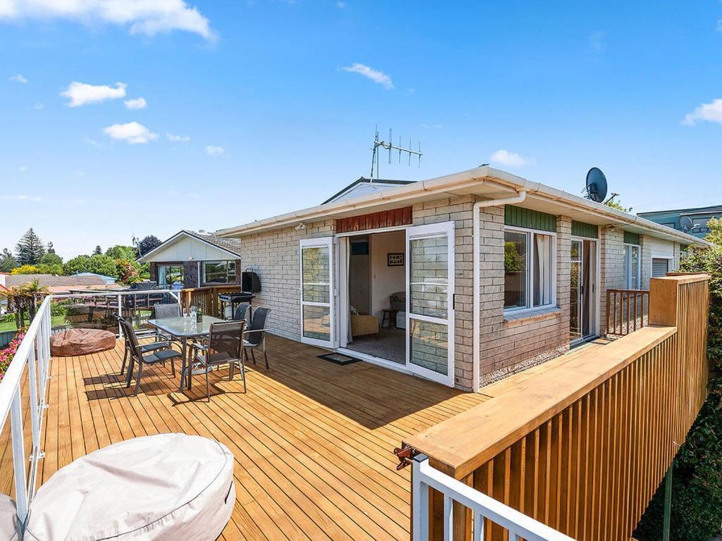 Central Riverside Retreat - Taupo Holiday Home Kültér fotó